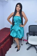 Amrita Puri launches beauty products at Looks Clinic in Bandra, Mumbai on 24th Feb 2012 (36).JPG